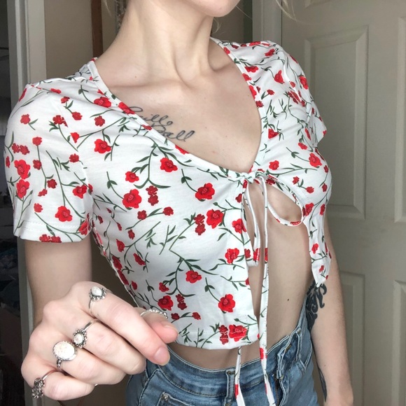 Tops - 🌸SUMMER 2024🌸NEW Tie Crop Top